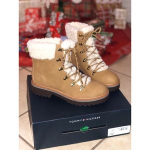 🆕Brand NEW! 👢💥 Tommy Hilfiger booties✨❄️